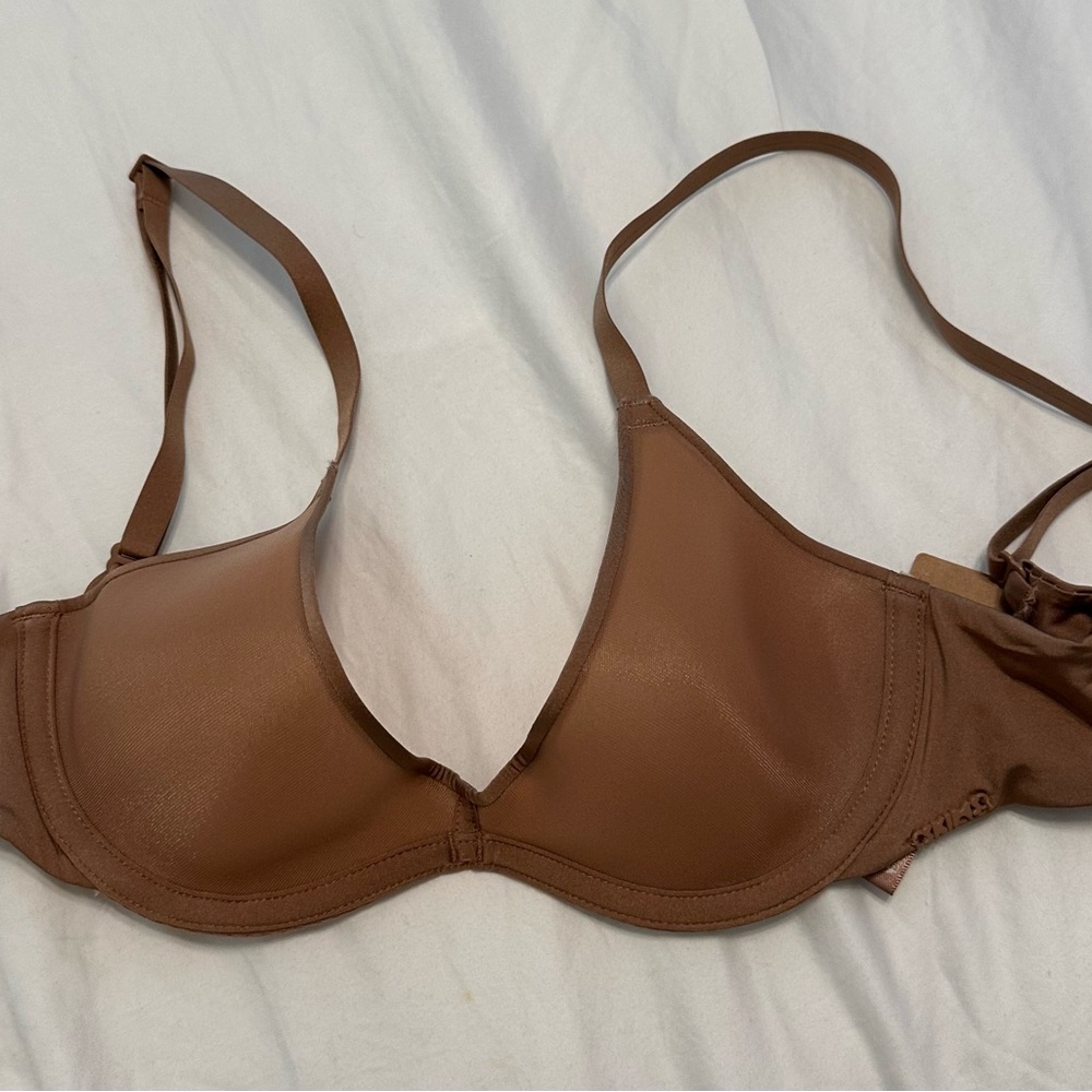 NWT Skims Weightless Scoop Underwire Bra 32B